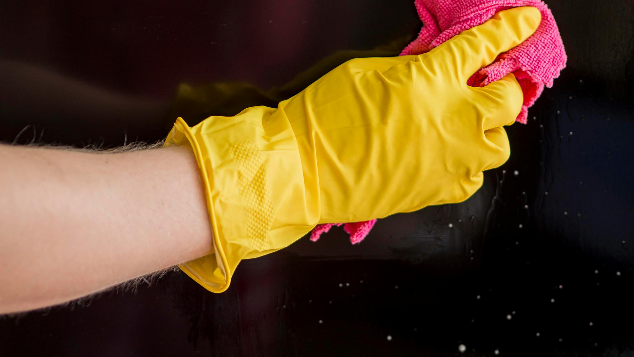 The Ultimate Guide to Cleaning Glass Splashbacks