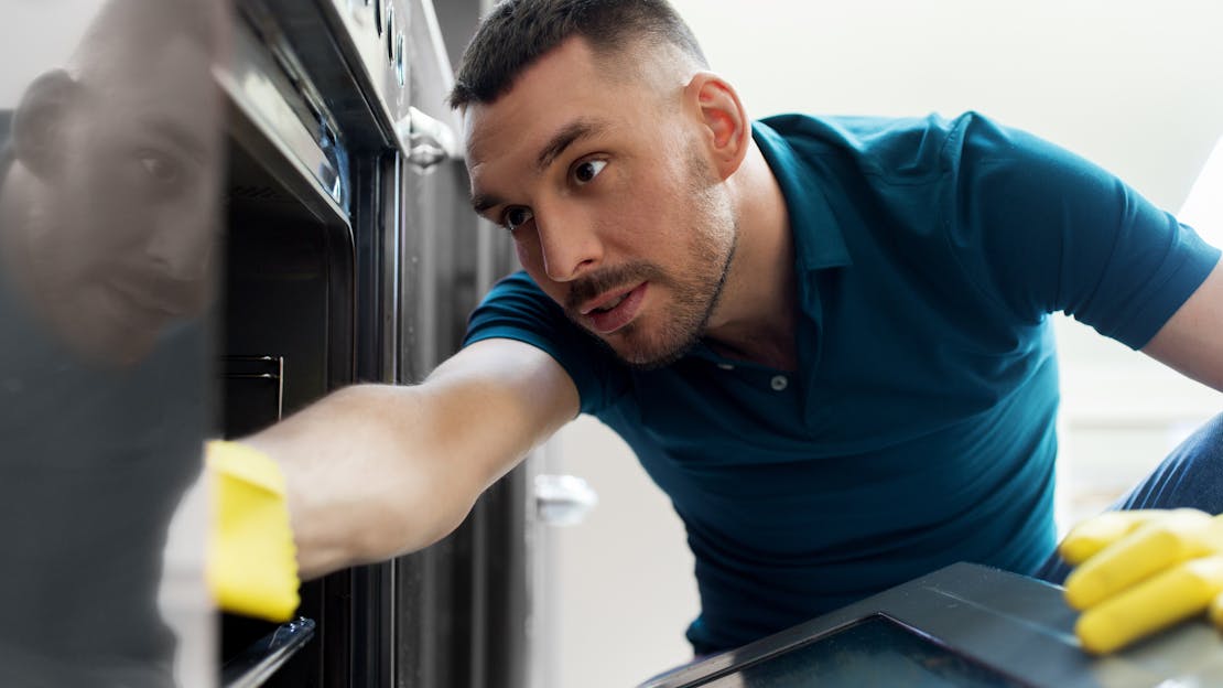 How to Clean an Oven Quickly, Easily and Thoroughly