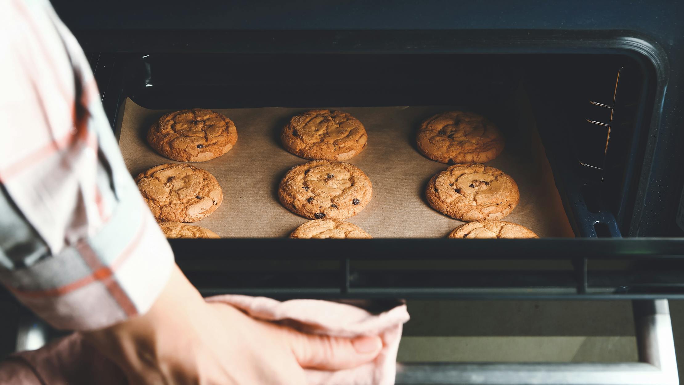 Tips to Extend an Oven's Lifespan
