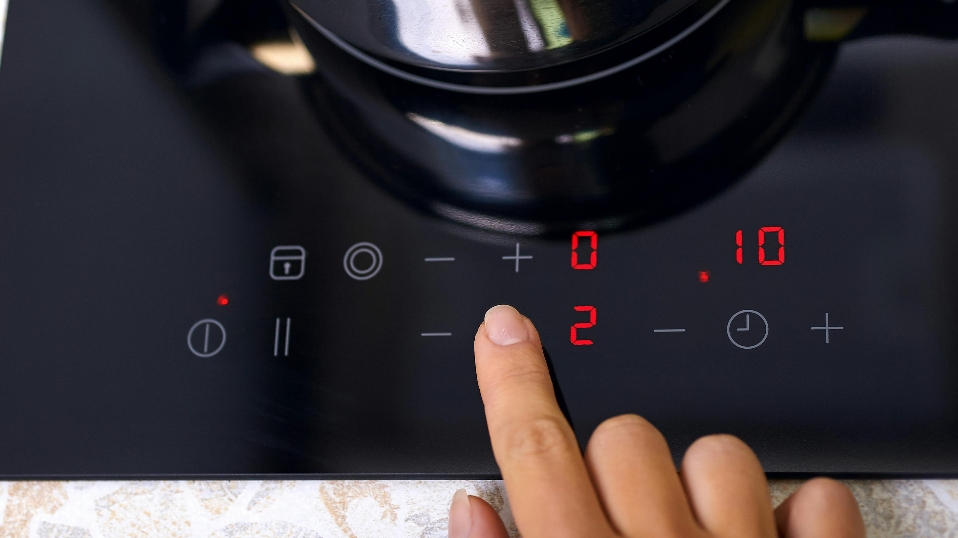 How does an online induction hob work